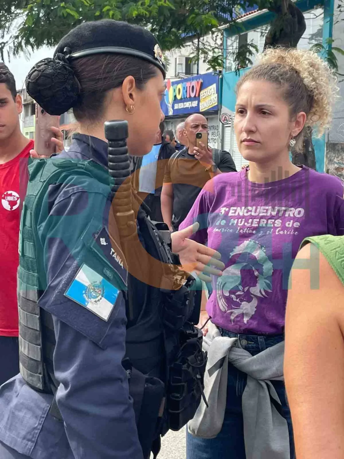 Protesto Acompanha Reintegração de Posse em Cabo Frio: Tensão e Resistência Imagem do artigo