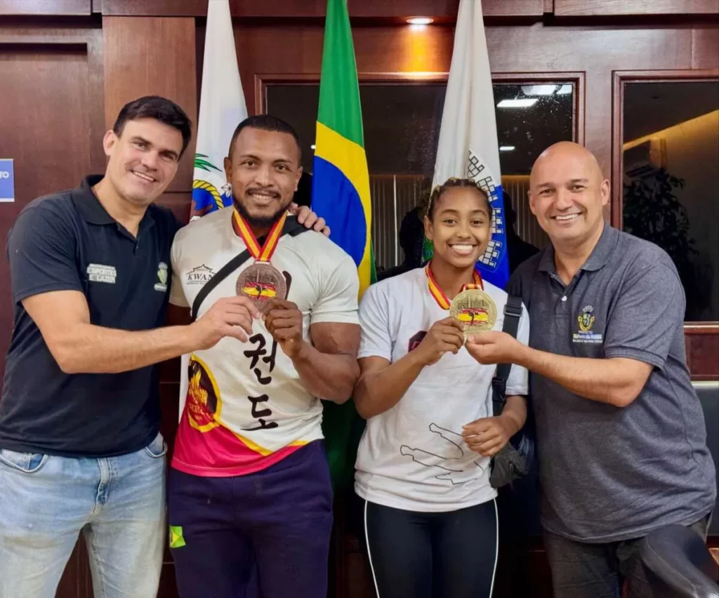 Prefeito Fábio do Pastel Celebra Medalhas de Ouro e Bronze no Mundial de Taekwondo Imagem do artigo