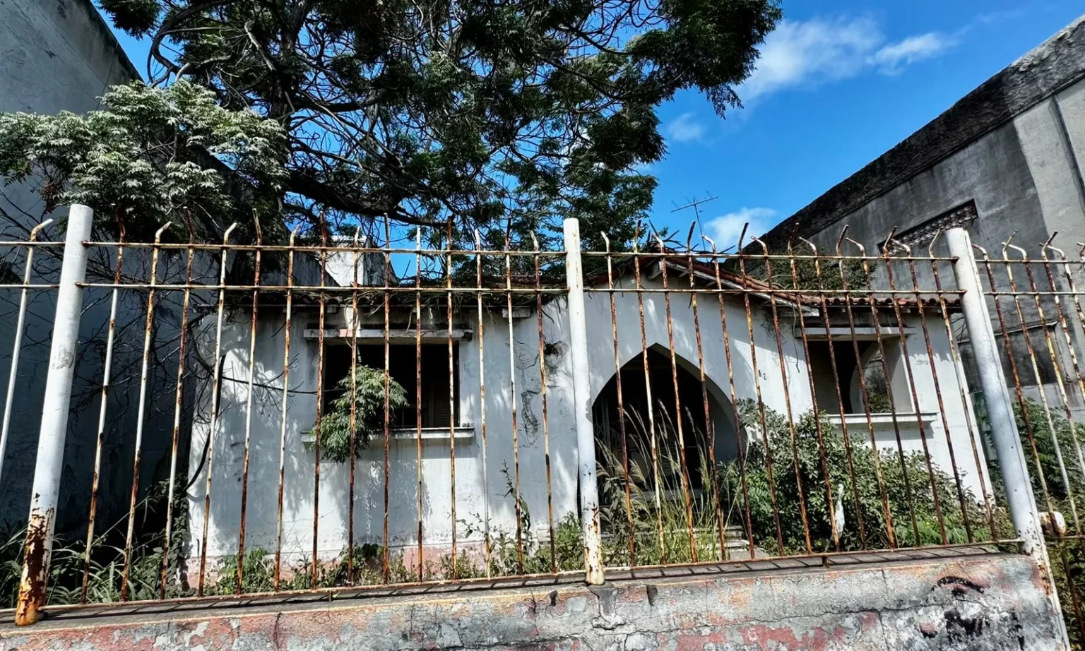 Casa de Edilson Duarte em Cabo Frio: Demolição em Debate Após Decisão do Conselho de Patrimônio Imagem do artigo