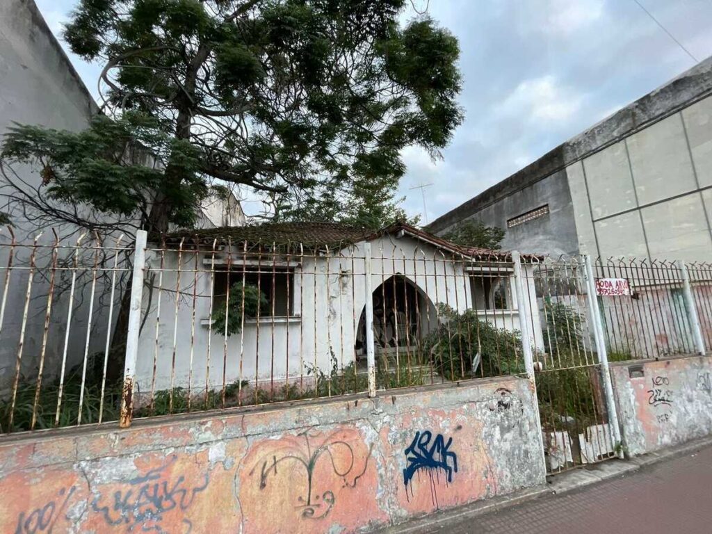 Demolição Imminente: Casa de Edilson Duarte em Cabo Frio Enfrenta Novo Desafio Imagem do artigo