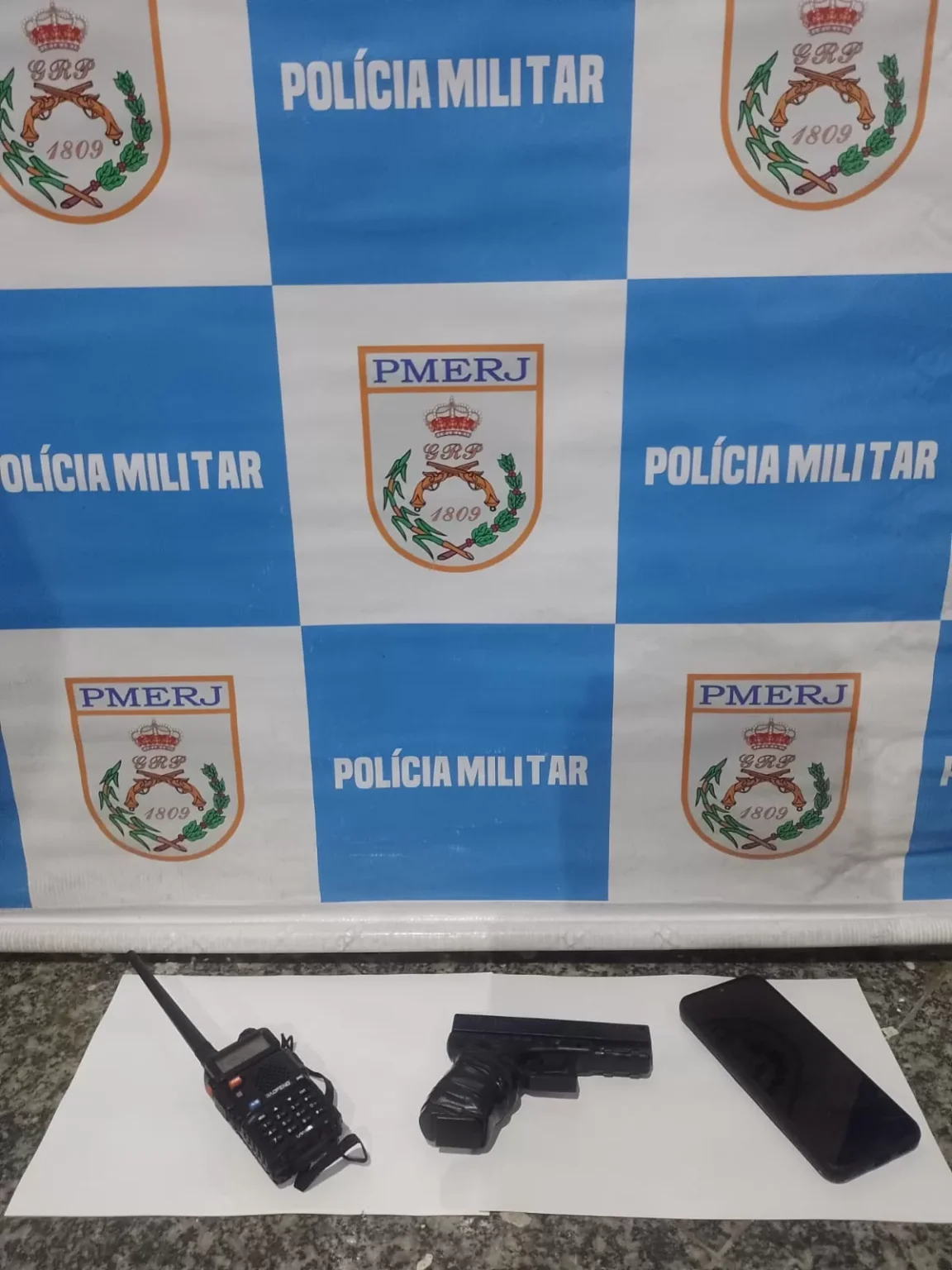 Adolescente de 16 anos é apreendido com simulacro de pistola em Cabo Frio Imagem do artigo