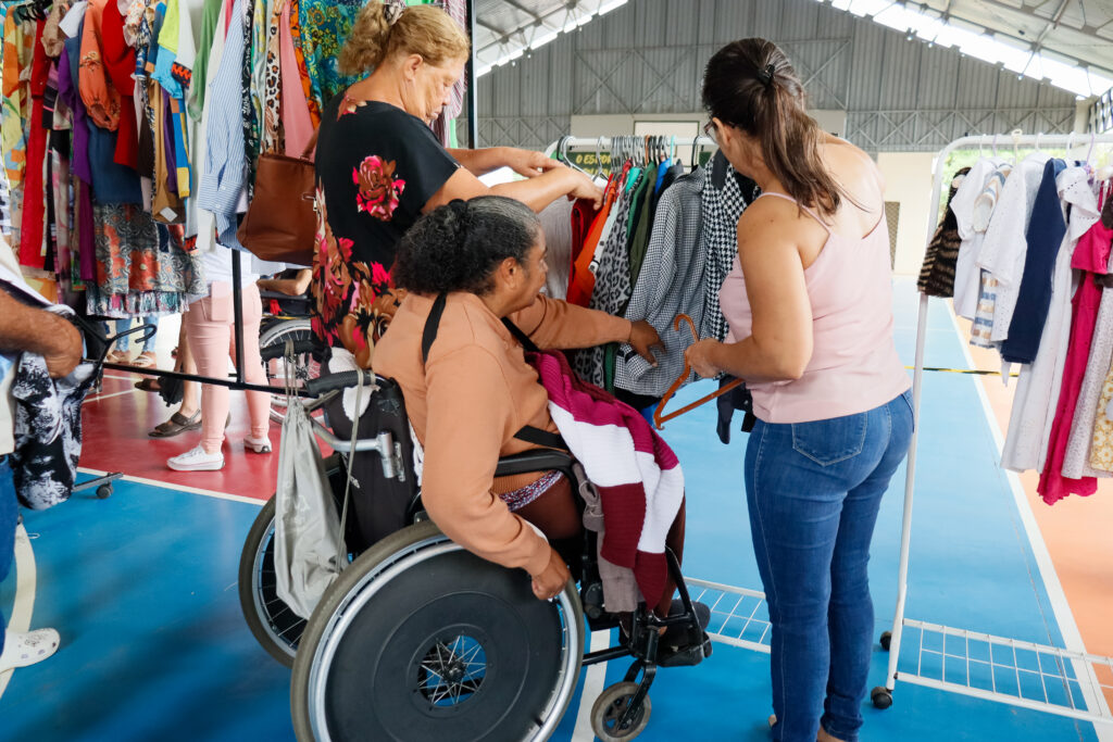 Bazar “Juntos, Vestimos o Bem” do Crer Realiza Edição Recorde de Doações Imagem do artigo