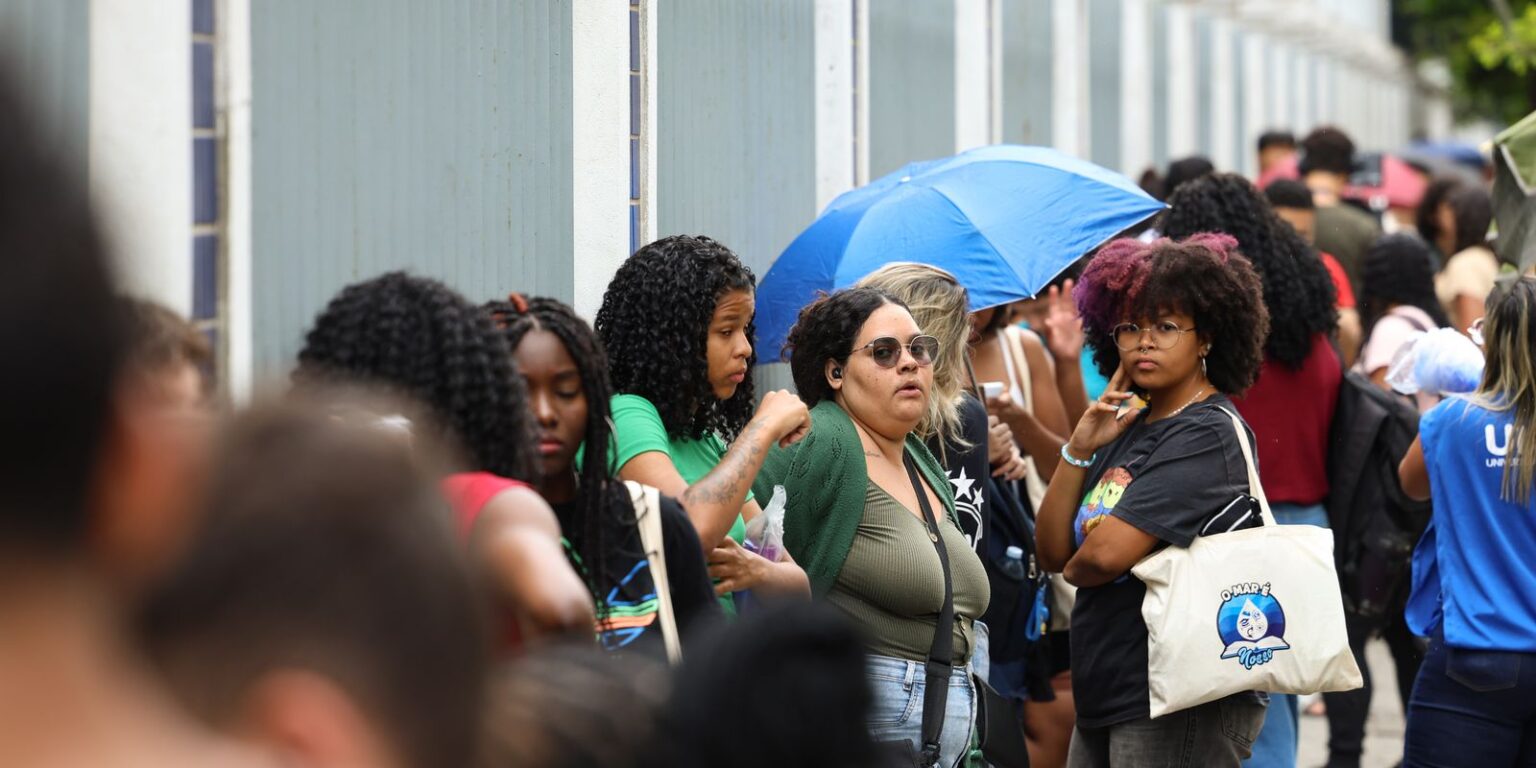 Enem 2025: Provas do Segundo Dia Atraem Candidatos Até 18h30 Imagem do artigo