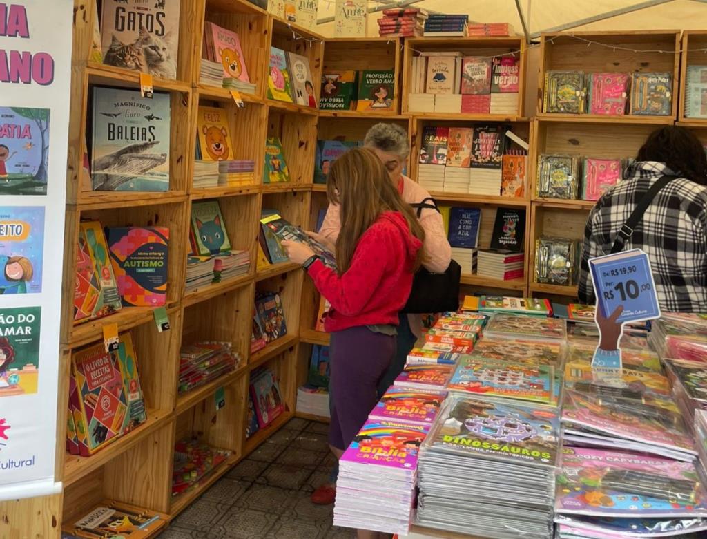 1ª Bienal Regional do Livro de Bragança Paulista: Recorde de Vendas e Mais de 10 Mil Visitantes