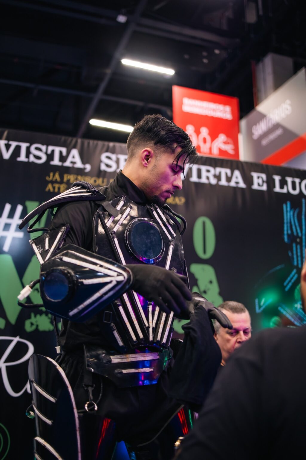 Mega Robô de LED Inova com Franquia de Robôs no Brasil e Impulsiona o Setor de Eventos Imagem do artigo