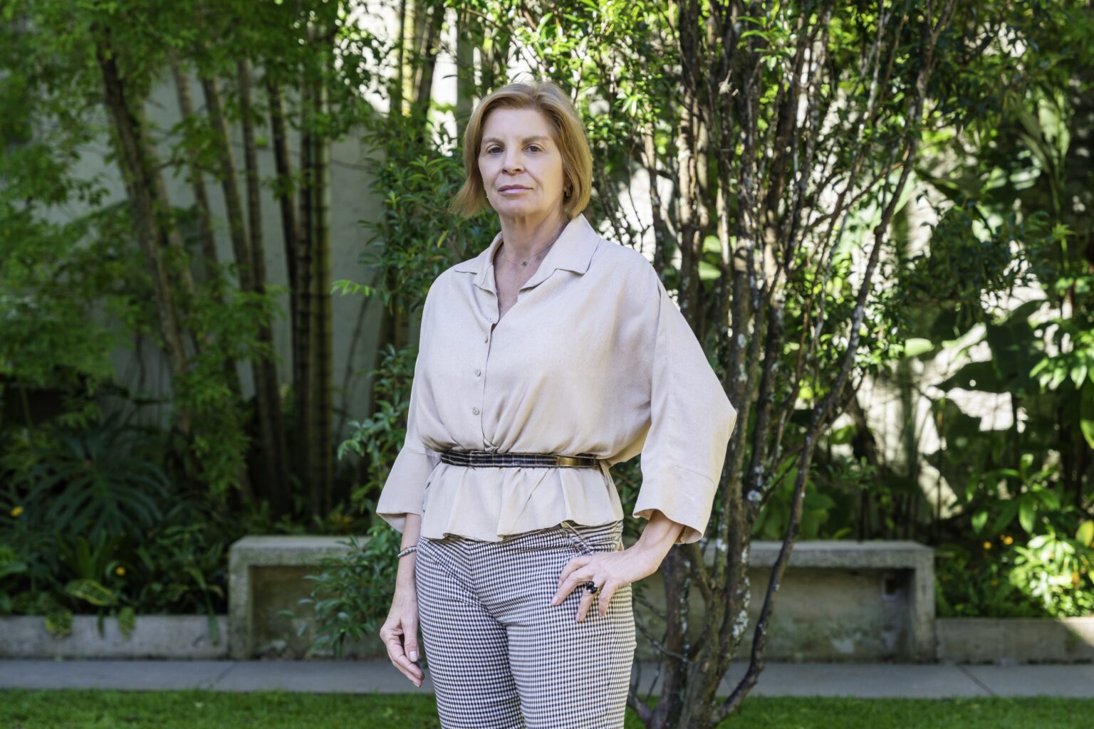 A Singular Coleção de Regina Pinho de Almeida: Arte com Humor e Provocação A Singular Coleção de Regina Pinho de Almeida: Arte com Humor e Provocação