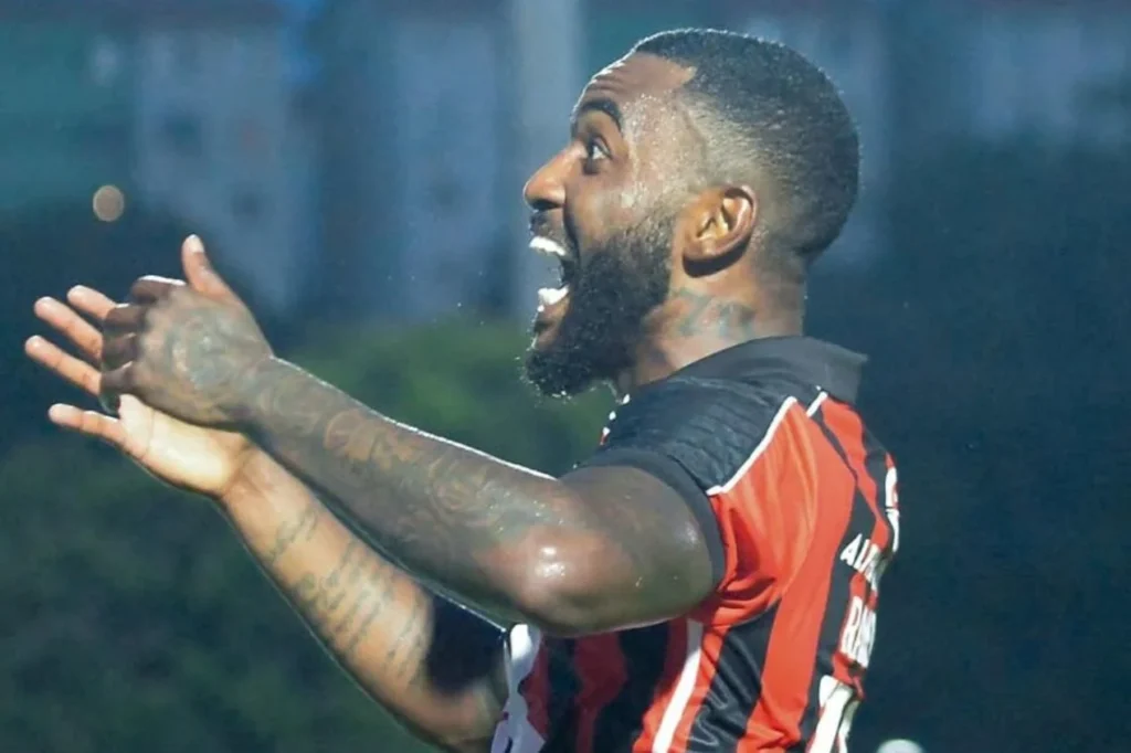 Botafogo Lança Olho em Ramon e Pode Interferir em Negociação com Vitória