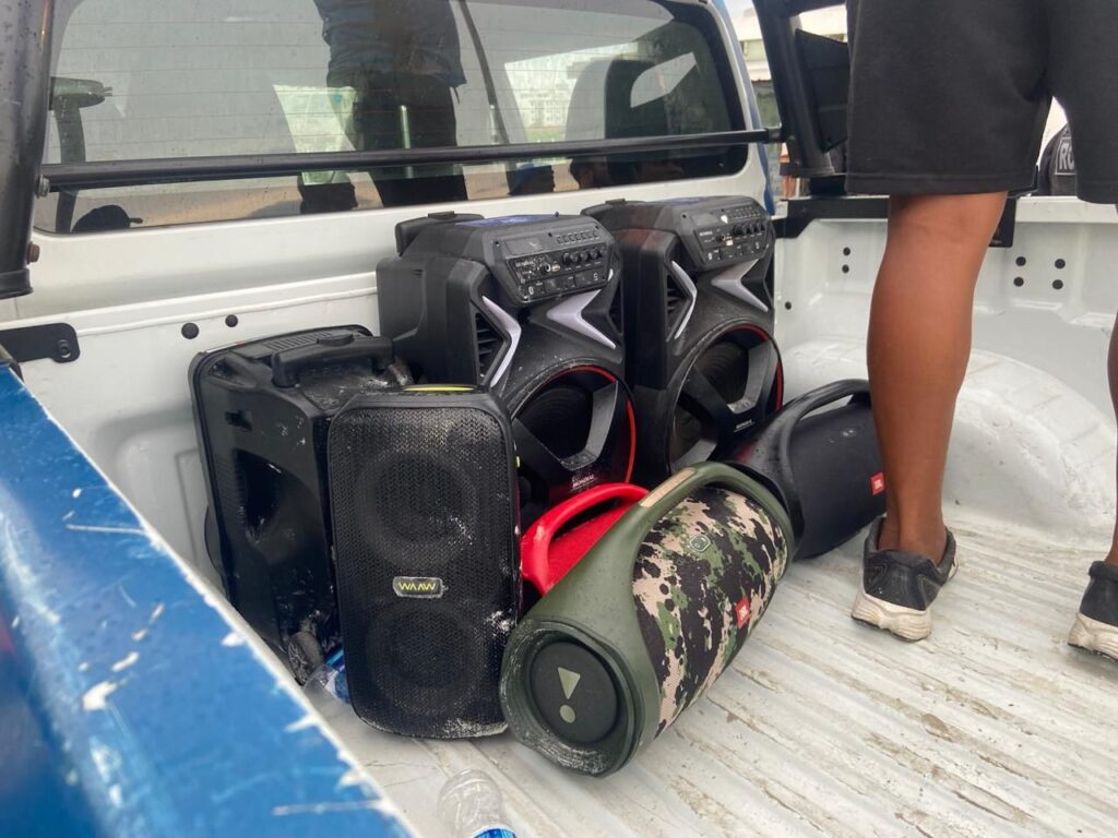 Caixa de Som na Praia: Entenda as Multas que Podem Chegar a R$ 10 Mil Caixa de Som na Praia: Entenda as Multas que Podem Chegar a R$ 10 Mil