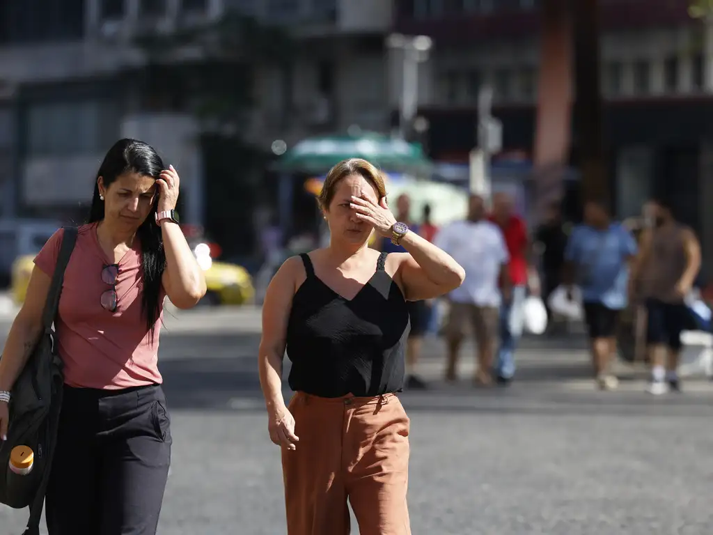 Calor Extremo no Rio de Janeiro Leva 300 Pessoas a Buscarem Atendimento Médico
