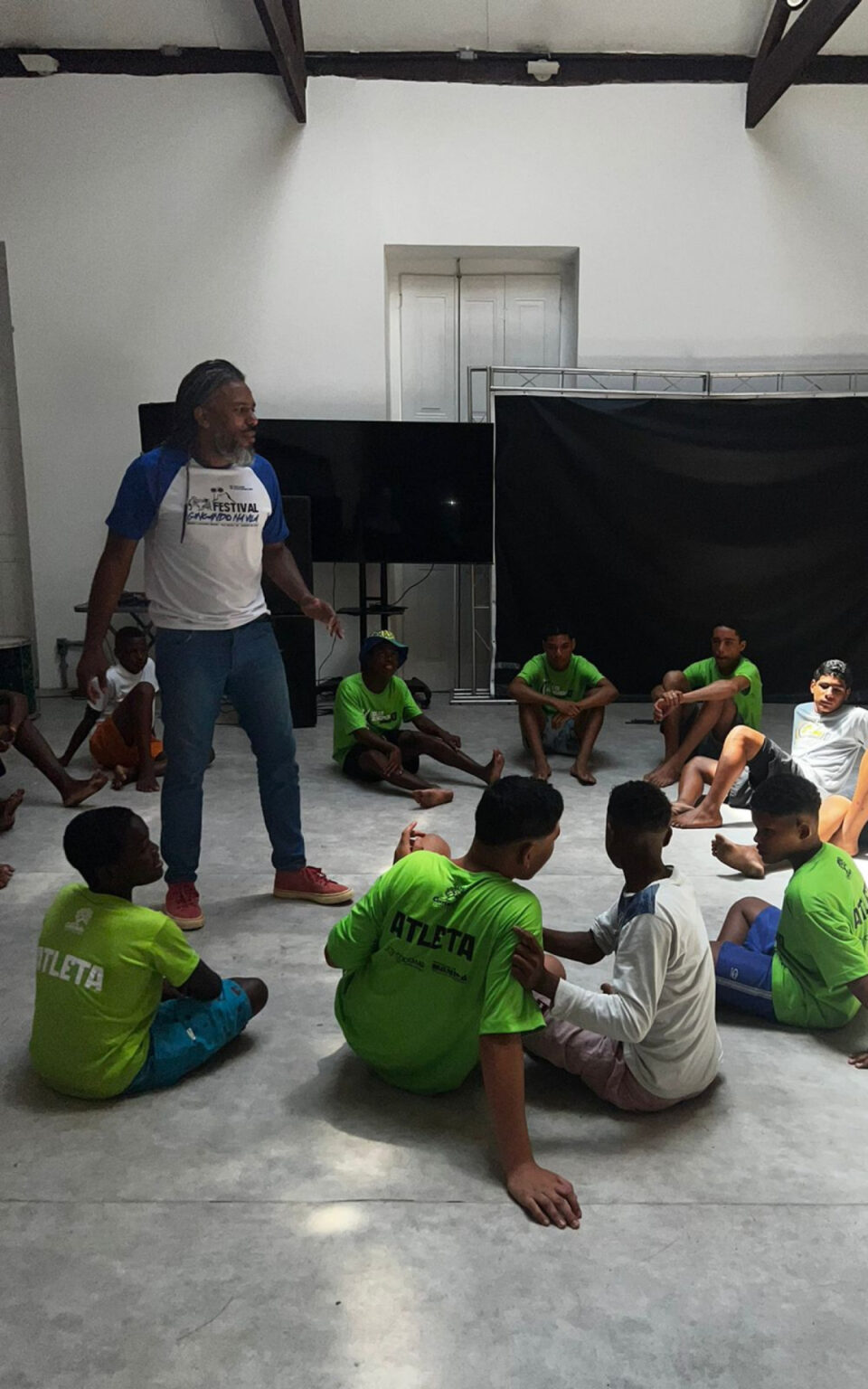 Casa de Cultura Volta do Mundo e Conexões: Capoeira como Caminho de Transformação na Pequena África