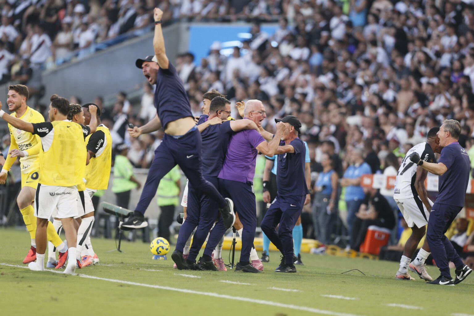 Dorival Júnior Conquista Tetracampeonato da Copa do Brasil e Supera Desafios no Corinthians