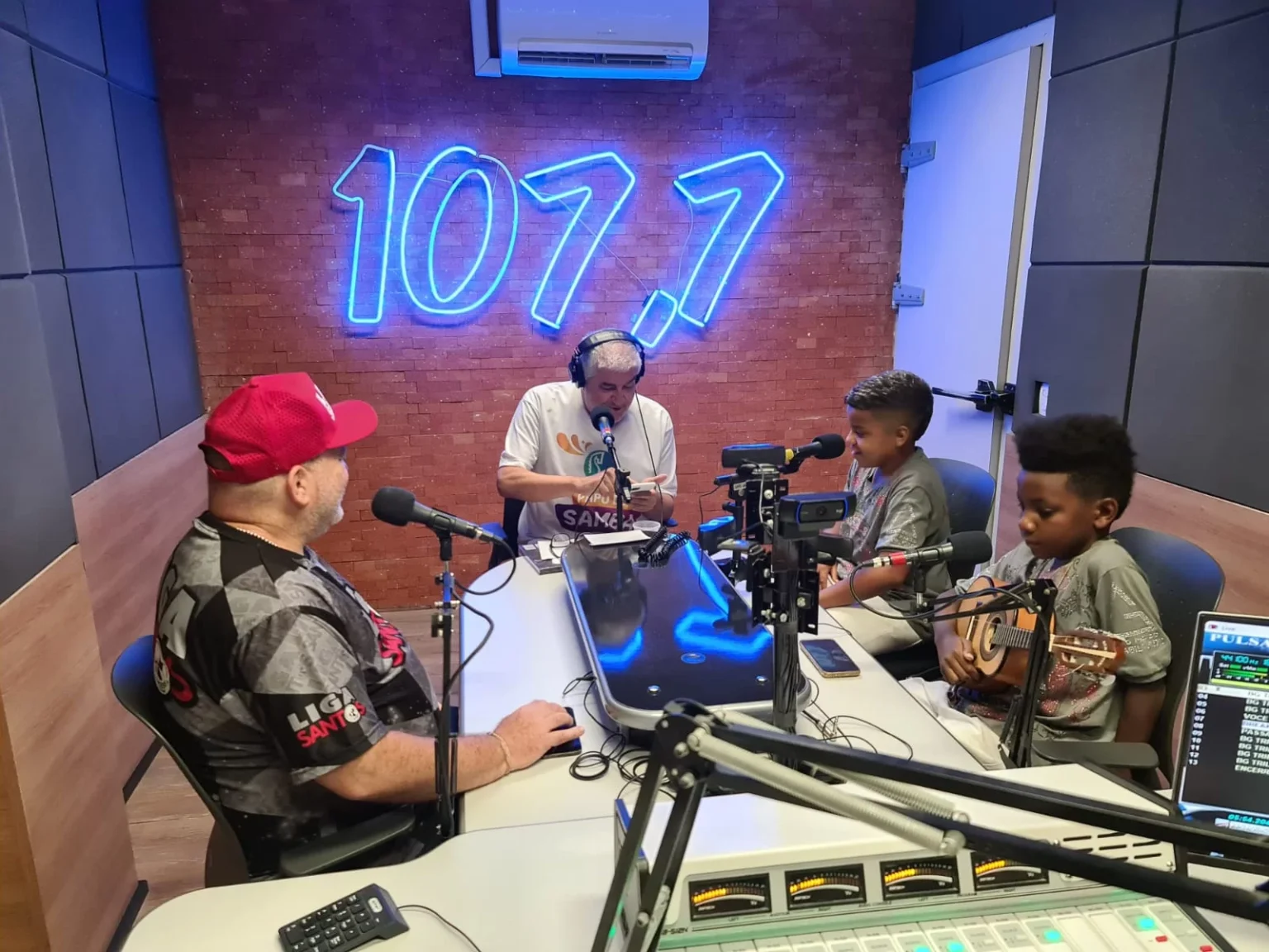 Escola de Samba Mirim: O Futuro do Carnaval Santista e Novos Talentos em Ascensão