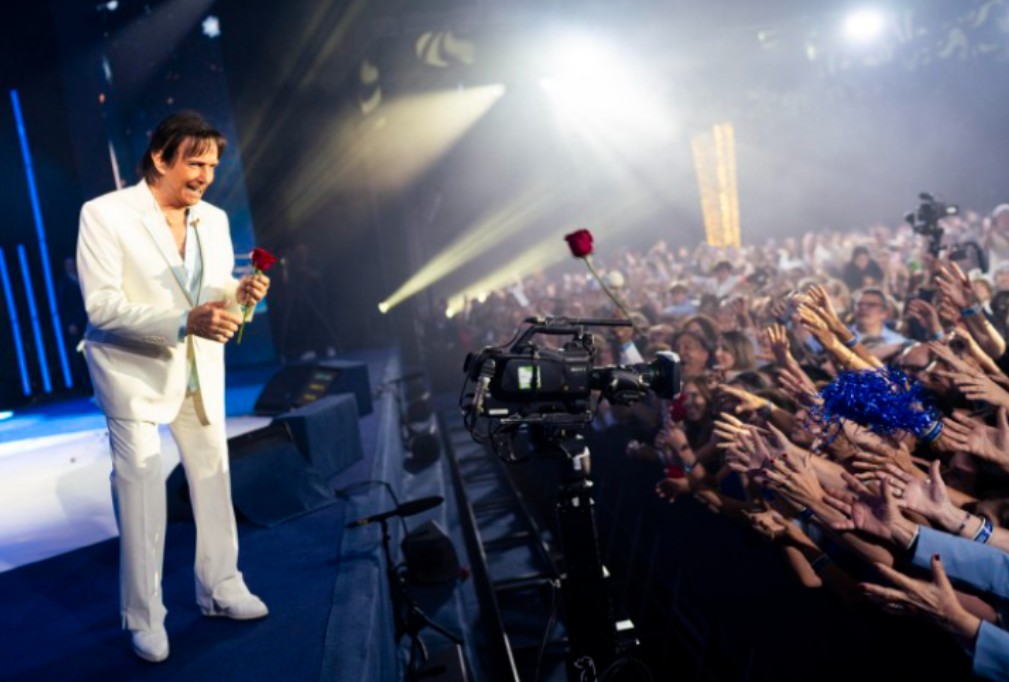 Fãs na Baixada Fluminense: Sonho Realizado com Show Gratuito de Roberto Carlos