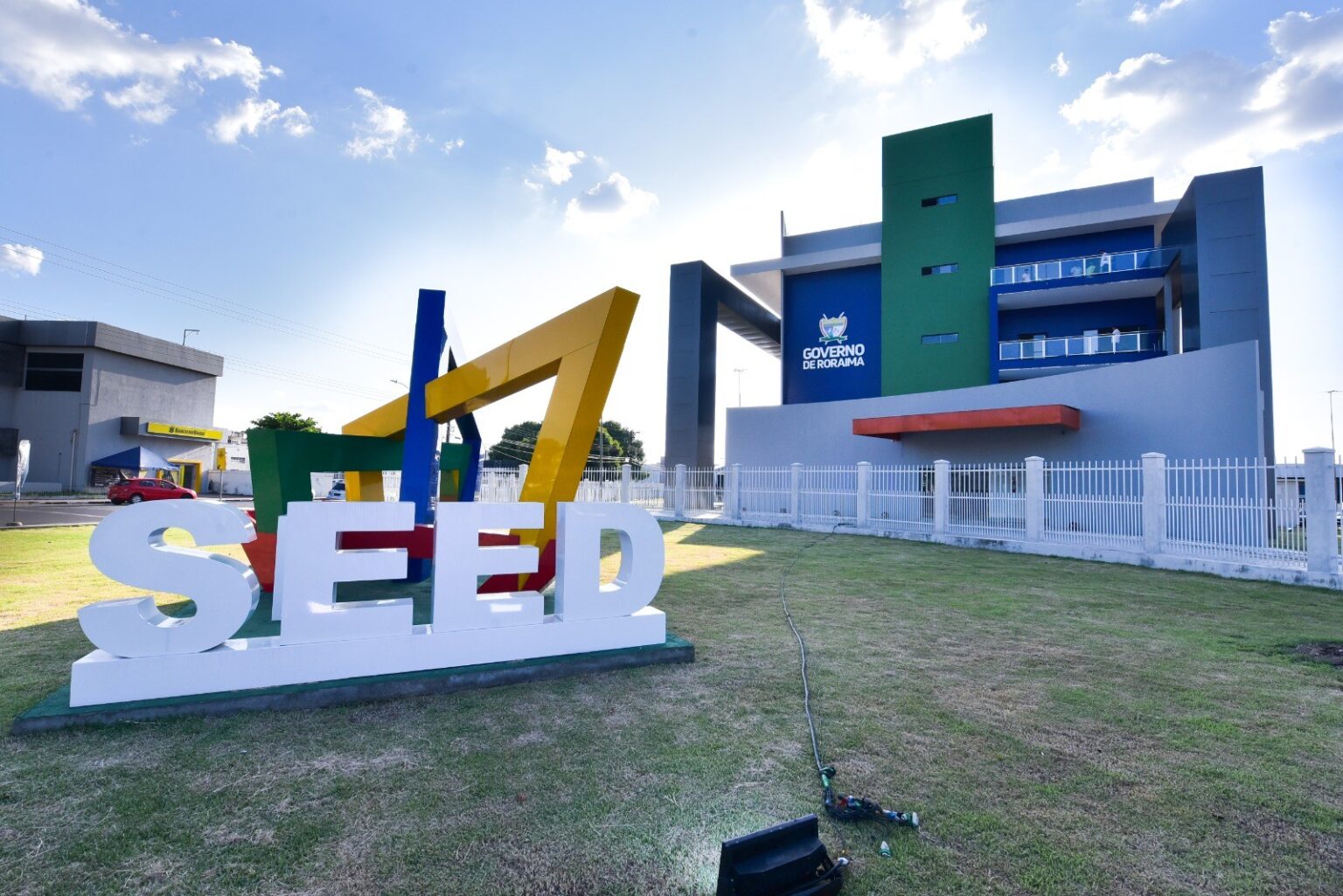 Governo de Roraima Anuncia Abono de R$ 3 Mil para Servidores da Educação Governo de Roraima Anuncia Abono de R$ 3 Mil para Servidores da Educação