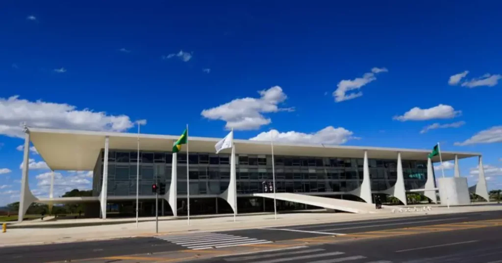 Governo Lula Adota Novo Regime de Trabalho para Terceirizados e Fortalece Luta Contra o 6x1