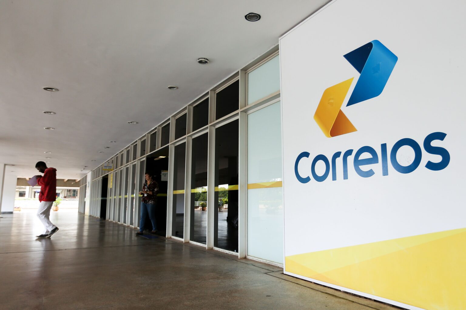 Impasse nos Correios: Empregados Rejeitam Proposta Salarial e TST Intervém