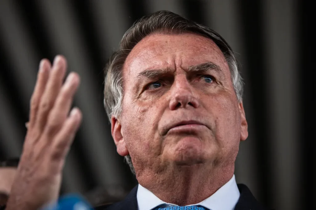 Jair Bolsonaro Enfrenta Crises de Soluço Após Novas Cirurgias