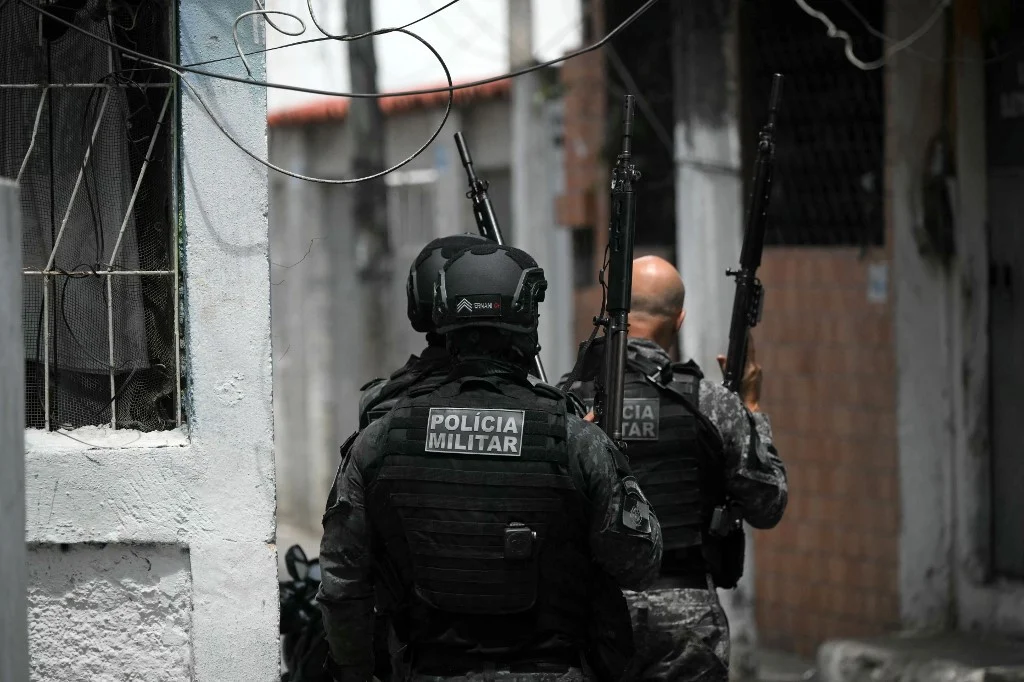 O Estado de Exceção nas Favelas: A Política Pública em Foco