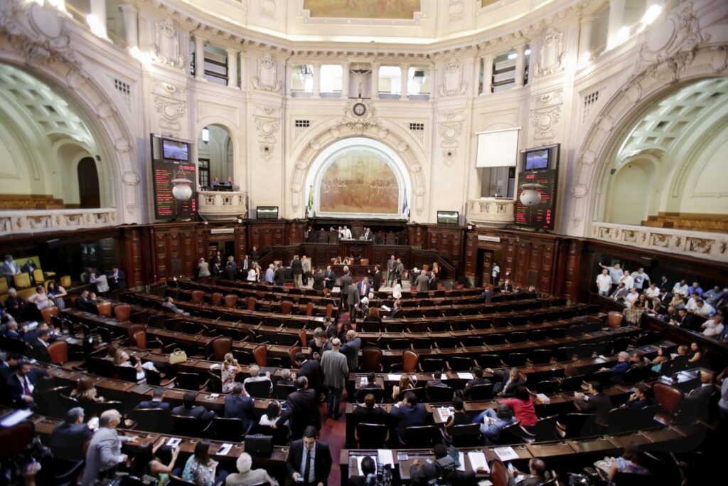 Crise na Alerj: Cinco dos Últimos Sete Presidentes Presos em 25 Anos Imagem do artigo