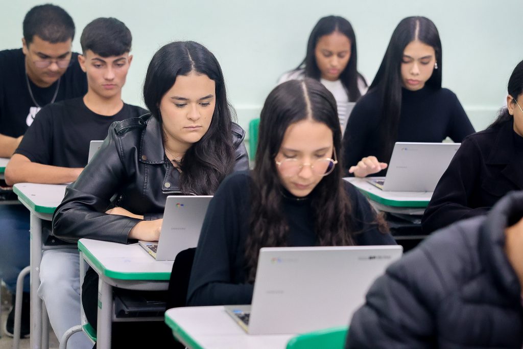 São Paulo Lança Currículo de Educação Digital e Midiática para Todos os Níveis de Ensino