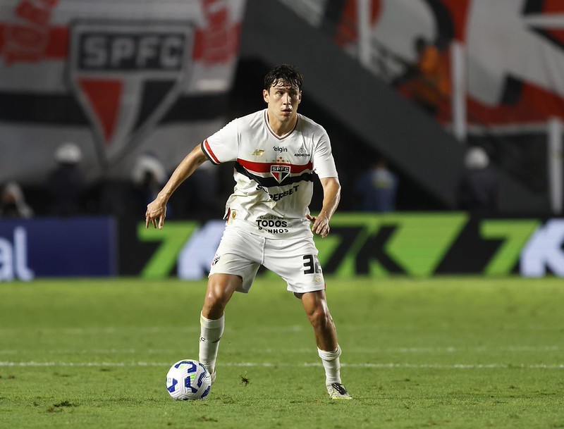 Transferências Empacadas: Ferraresi Perto do Botafogo, Enquanto São Paulo Busca Reforços