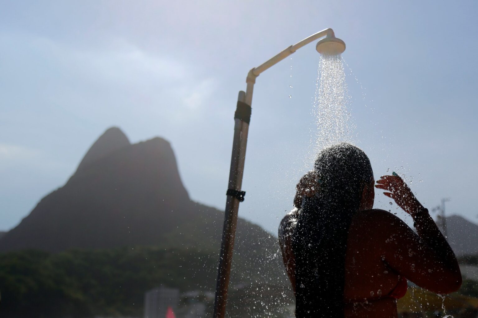 Verão Chegando: Cuidados Essenciais Contra Queimaduras e Câncer de Pele
