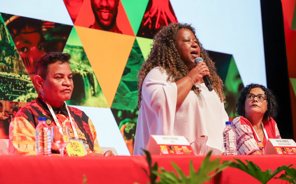 A Educação e os Direitos Humanos: Reflexões de Macaé Evaristo no Congresso da CNTE