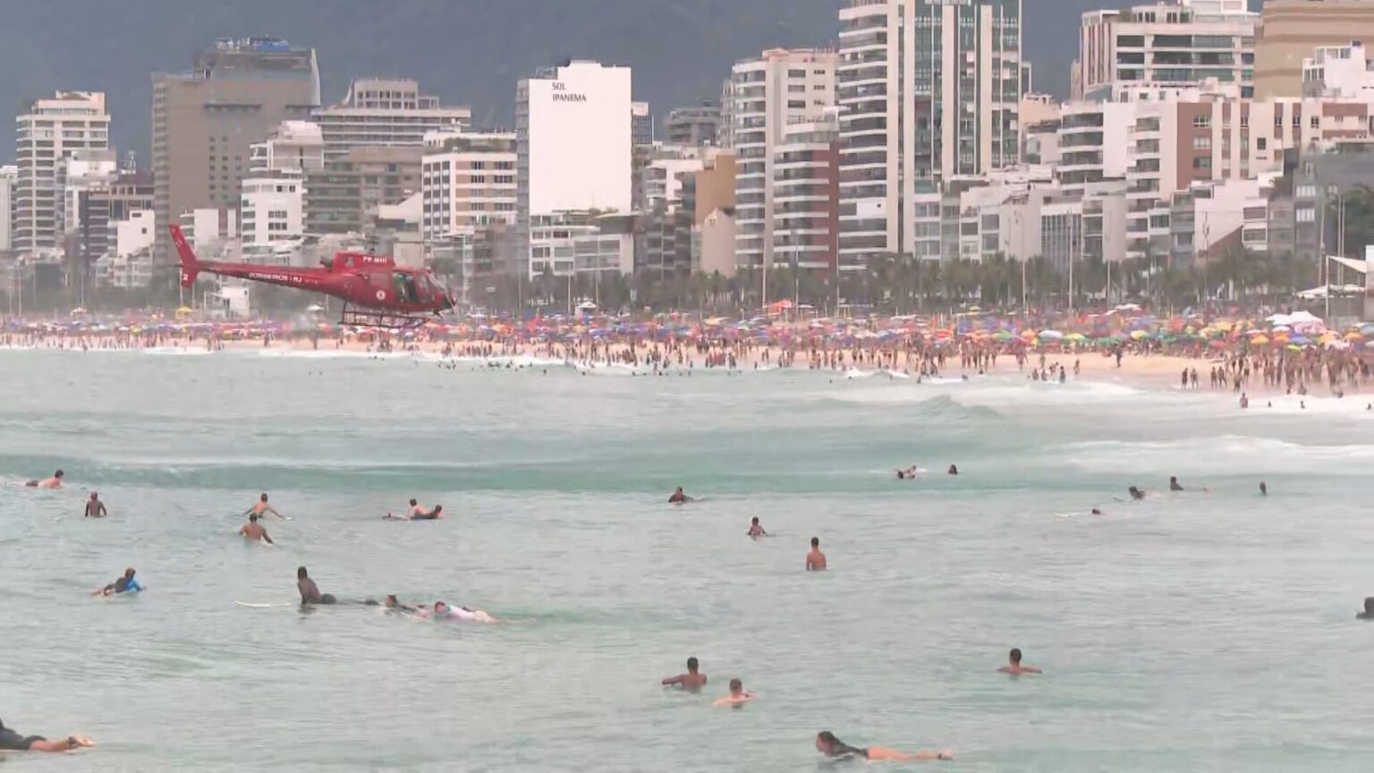 Bombeiros Registram 1.167 Salvamentos nas Praias da Zona Sul do Rio Durante o Réveillon