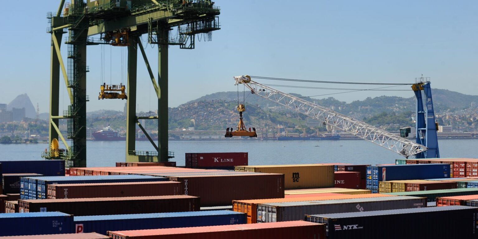 Brasil Pode Alcançar Superávit Comercial de Até US$ 90 Bilhões em 2026