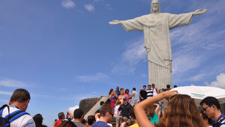 Brasil Vislumbra 10 Milhões de Visitantes Internacionais em 2026 Após Recorde em 2025