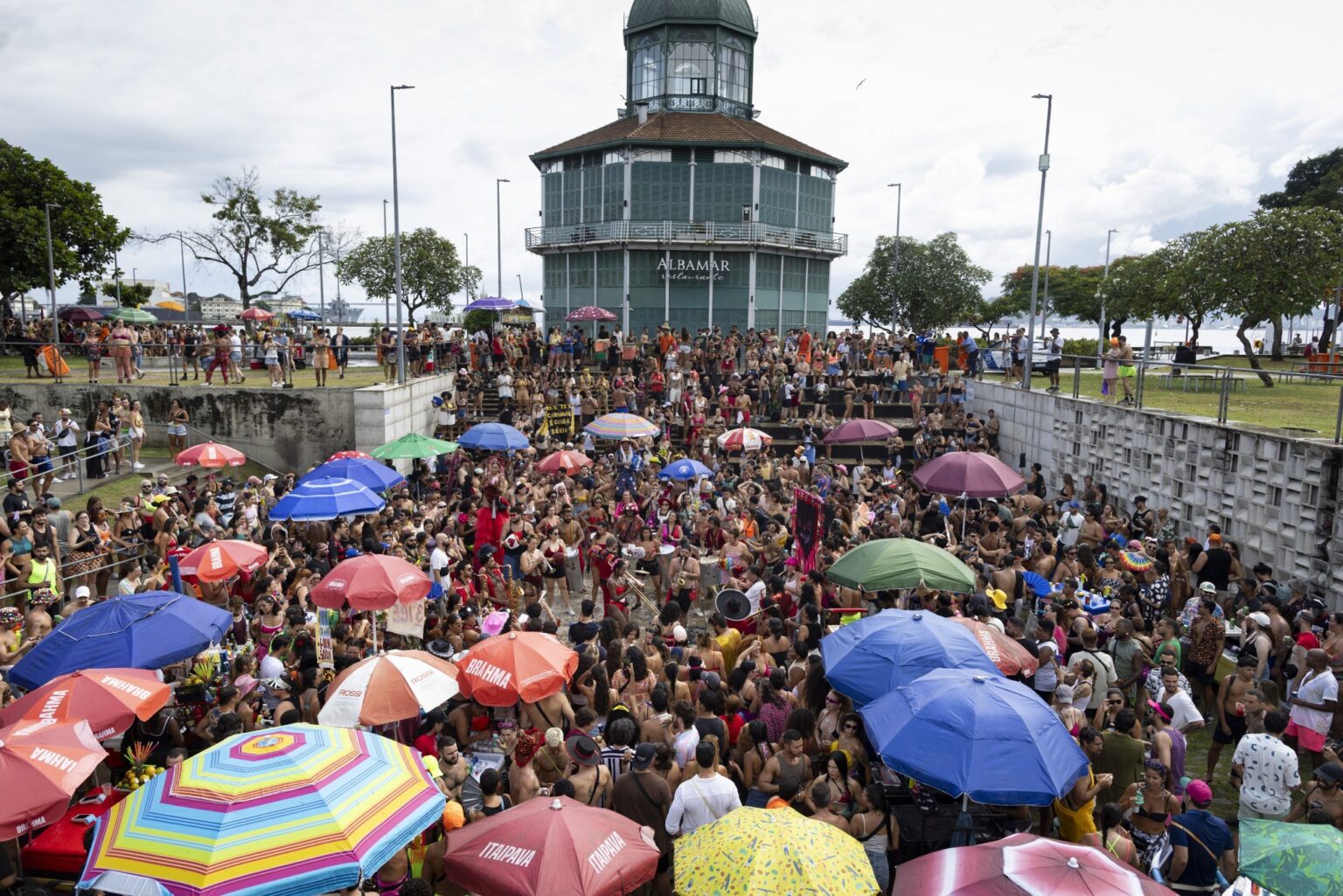 Carnaval 2026 deve injetar mais de R$ 5,7 bilhões na economia do Rio: previsões detalhadas