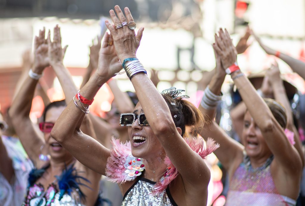 Carnaval do Rio deve atrair 8 milhões e injetar R$ 5,7 bilhões na economia em 2026