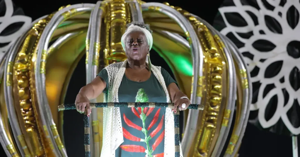 Conceição Evaristo brilha no ensaio do Império Serrano com enredo emocionante Conceição Evaristo brilha no ensaio do Império Serrano com enredo emocionante