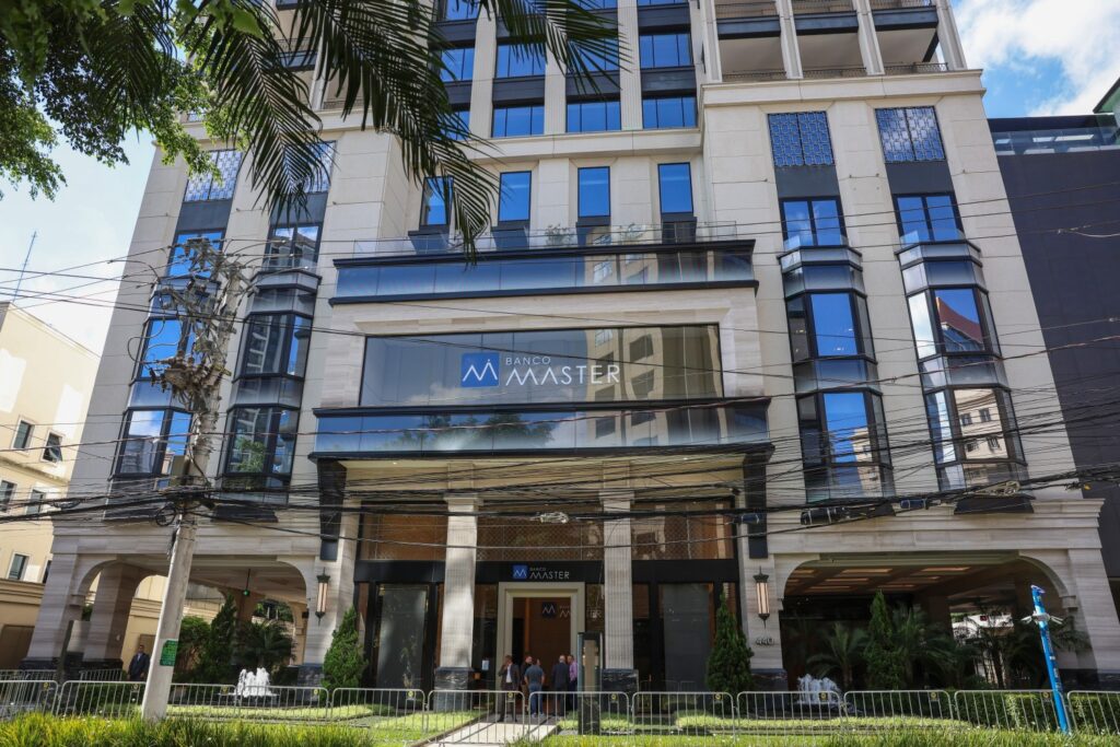 Corretoras São Acusadas de Omitir Riscos em CDBs do Banco Master: Entenda o Caso