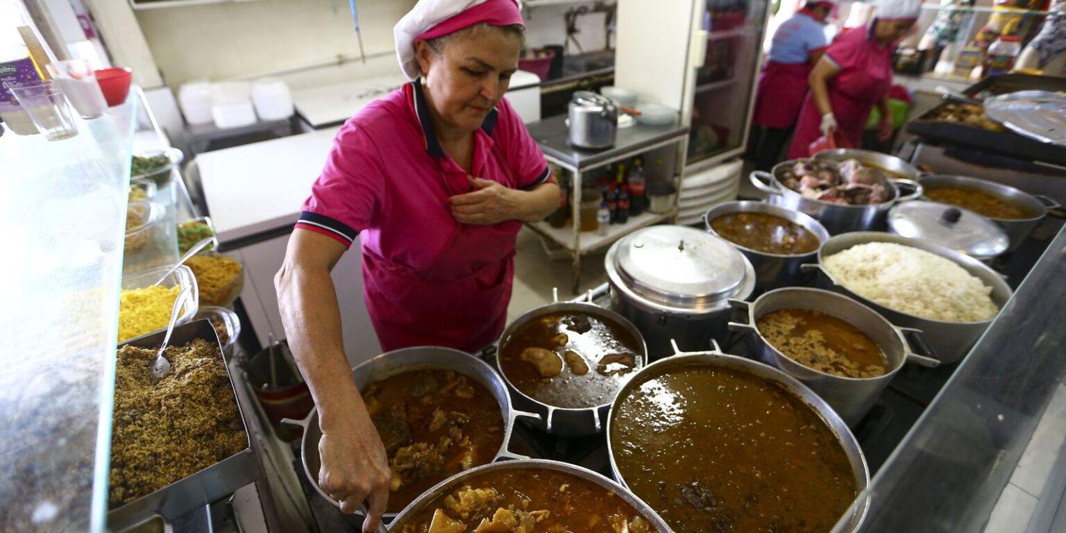 Cresce Contratação de Profissionais com Mais de 50 Anos no Comércio e Serviços em SP