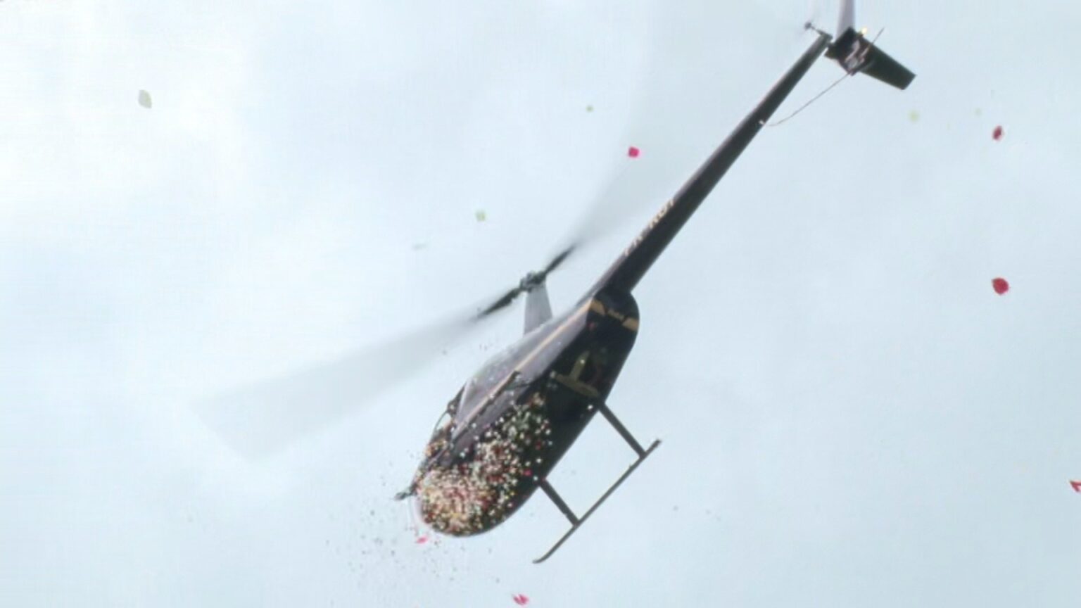 Despedida Comovente: Cortejo de Helicópteros e Pétalas no Velório de Pilotos Mortos no Rio