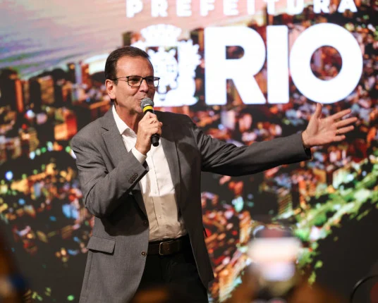 Eduardo Paes Anuncia Pré-Candidatura ao Governo do RJ em Desvio de Compromissos