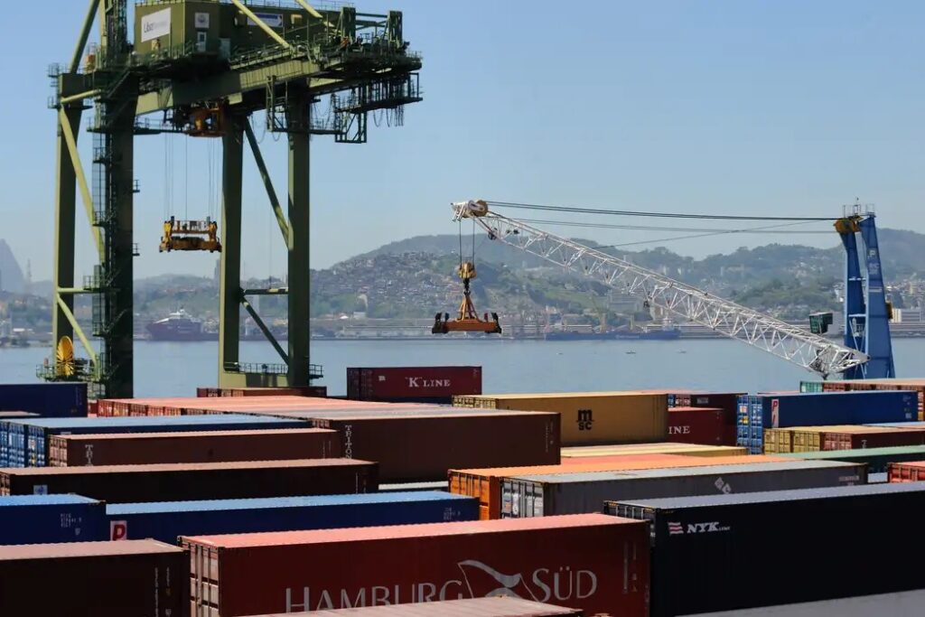 Estimativa do Mdic Indica Superávit Comercial de Até US$ 90 Bilhões em 2026