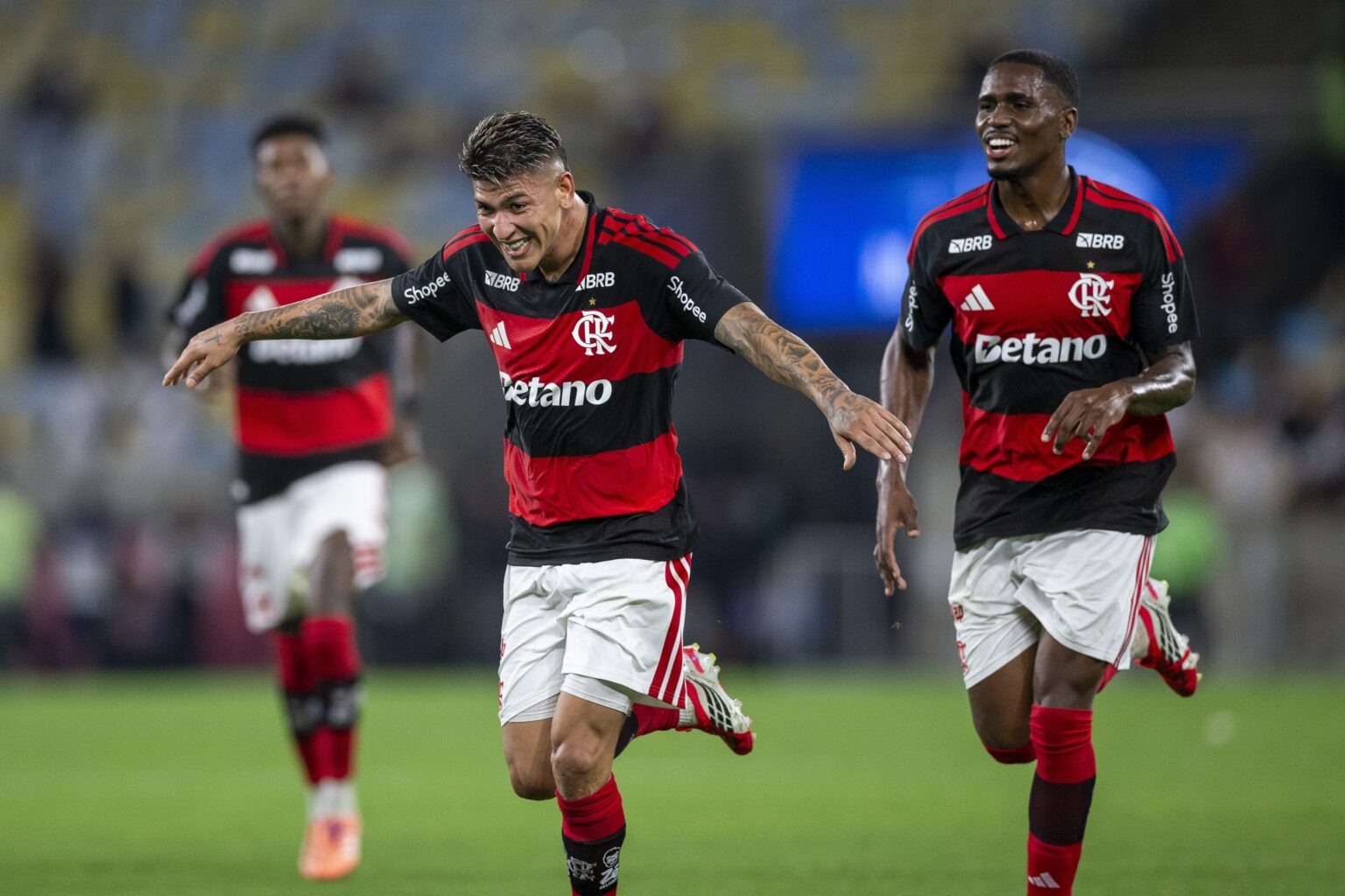 Flamengo alcança 13 jogos sem perder para o Vasco no Campeonato Carioca Flamengo alcança 13 jogos sem perder para o Vasco no Campeonato Carioca