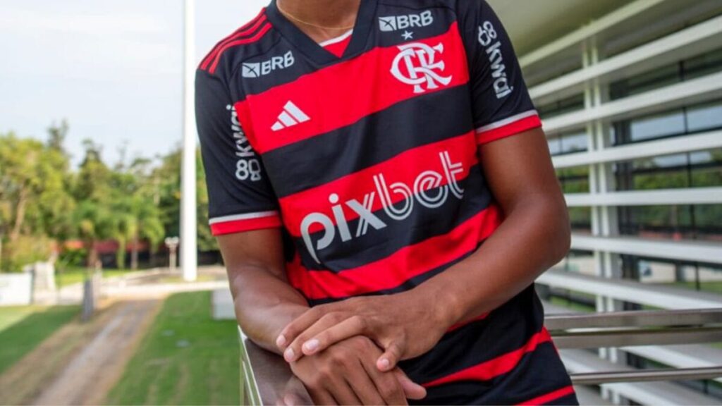 Flamengo Anuncia Primeiro Reforço para a Temporada 2026: Vitão Chega ao Rubro-Negro