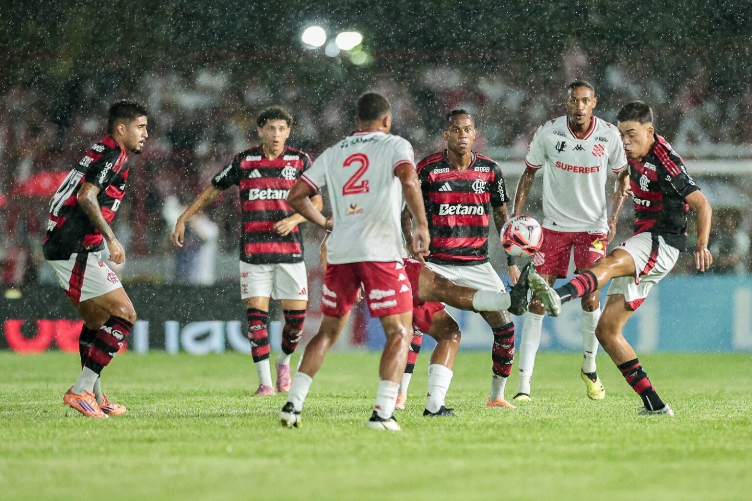 Flamengo Enfrenta Volta Redonda em Busca de Reabilitação no Carioca