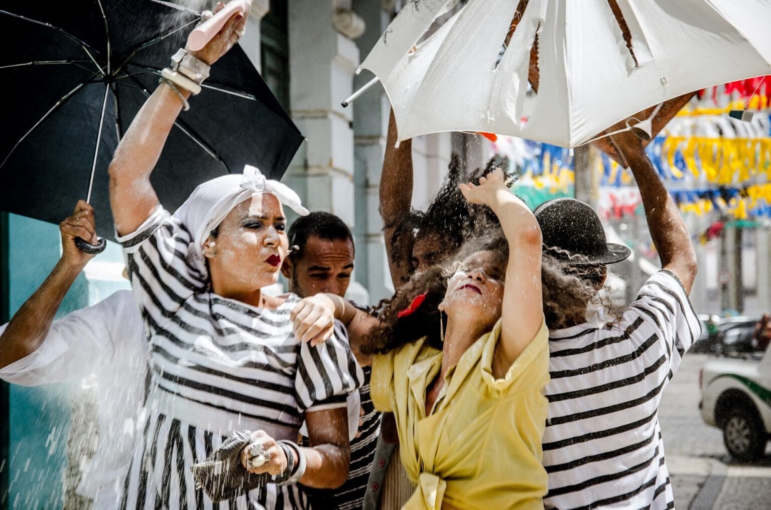 Guerreiros do Passo Levam o Frevo ao Rio: Apresentação no CasaBloco Após Cannes