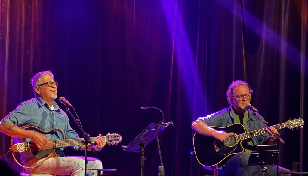 Harmonias e Poéticas: Zé Renato e Claudio Nucci Celebram Quatro Décadas de Música Brasileira