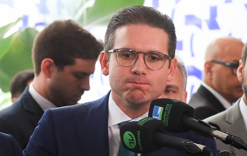 Hugo Motta Utiliza Avião da FAB em Viagem de Ano Novo ao Rio de Janeiro