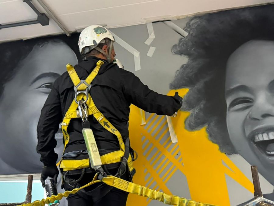 Intervenção Artística Transforma o Prédio da Onda em Rio das Ostras