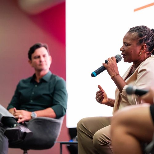 Margareth Menezes Apresenta Propostas de Investimento em Cultura para Impulsionar a Economia Criativa nos Municípios Margareth Menezes Apresenta Propostas de Investimento em Cultura para Impulsionar a Economia Criativ