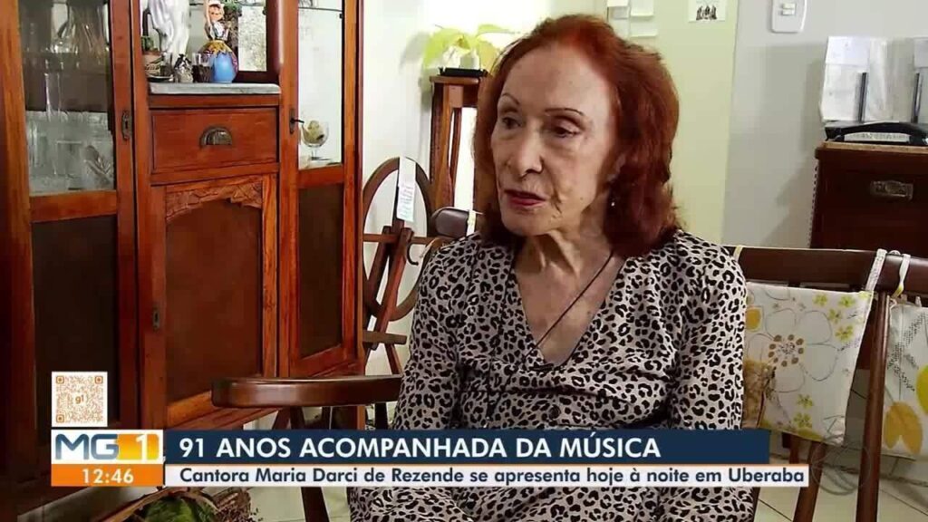 Maria Darci: A cantora mineira que aos 91 anos não pensa em parar de cantar