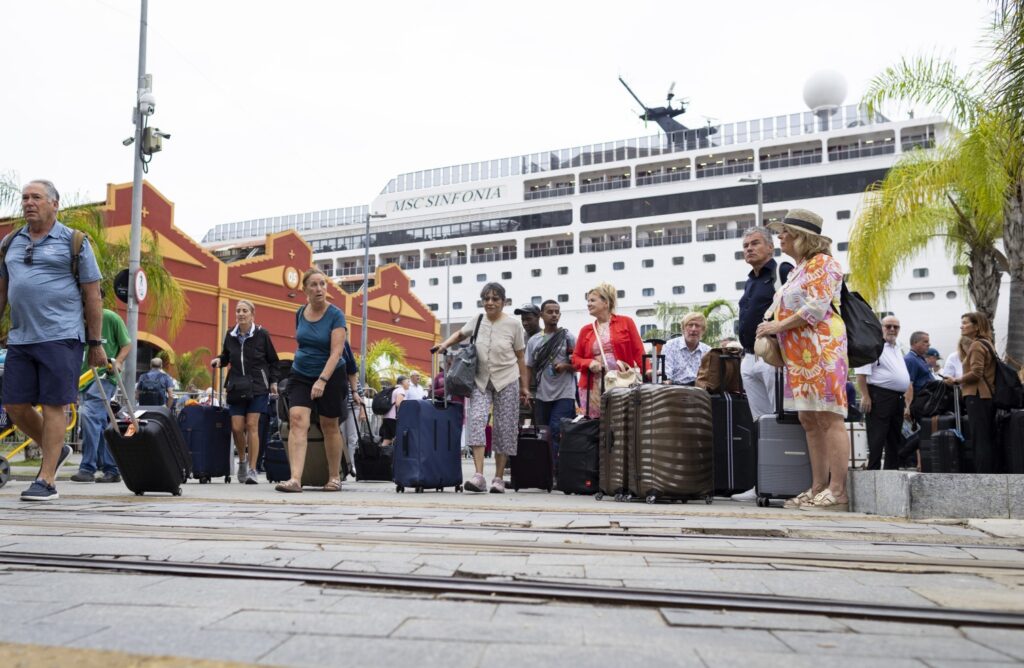 Os Desafios e Oportunidades do Crescimento Turístico no Rio: Sugestões de Melhorias por Cariocas e V