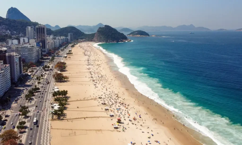 Os Desafios e Propostas para o Turismo no Rio de Janeiro: Um Verão de Recordes Os Desafios e Propostas para o Turismo no Rio de Janeiro: Um Verão de Recordes