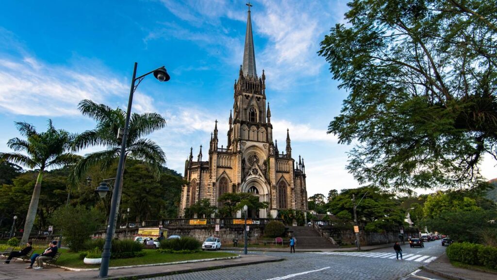 Petrópolis: A Charmosa Cidade Imperial que Encanta Novos Moradores